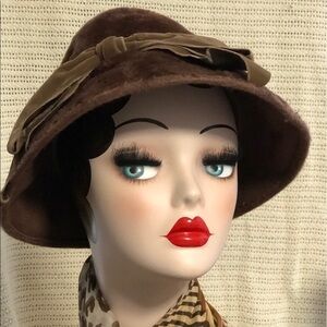 Vintage Ladies’ Brown 1920s Flapper Cloche Hat